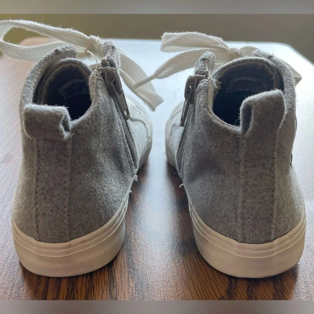 Minnie Mouse GAP  Sneakers. - Picture 5 of 7